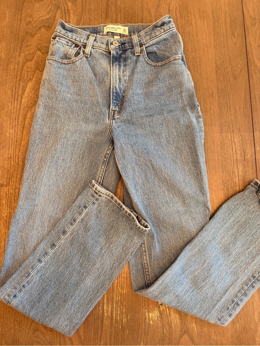 Abercrombie & Fitch ’90s Straight Jeans — Size 24 Short